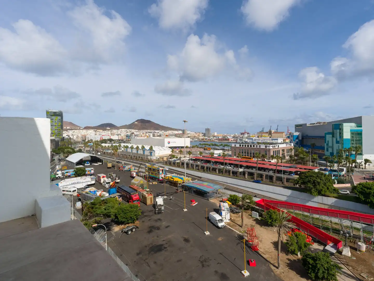 Vista exterior de Ático en venta en Las Palmas de Gran Canaria con Aire acondicionado, Terraza y Trastero