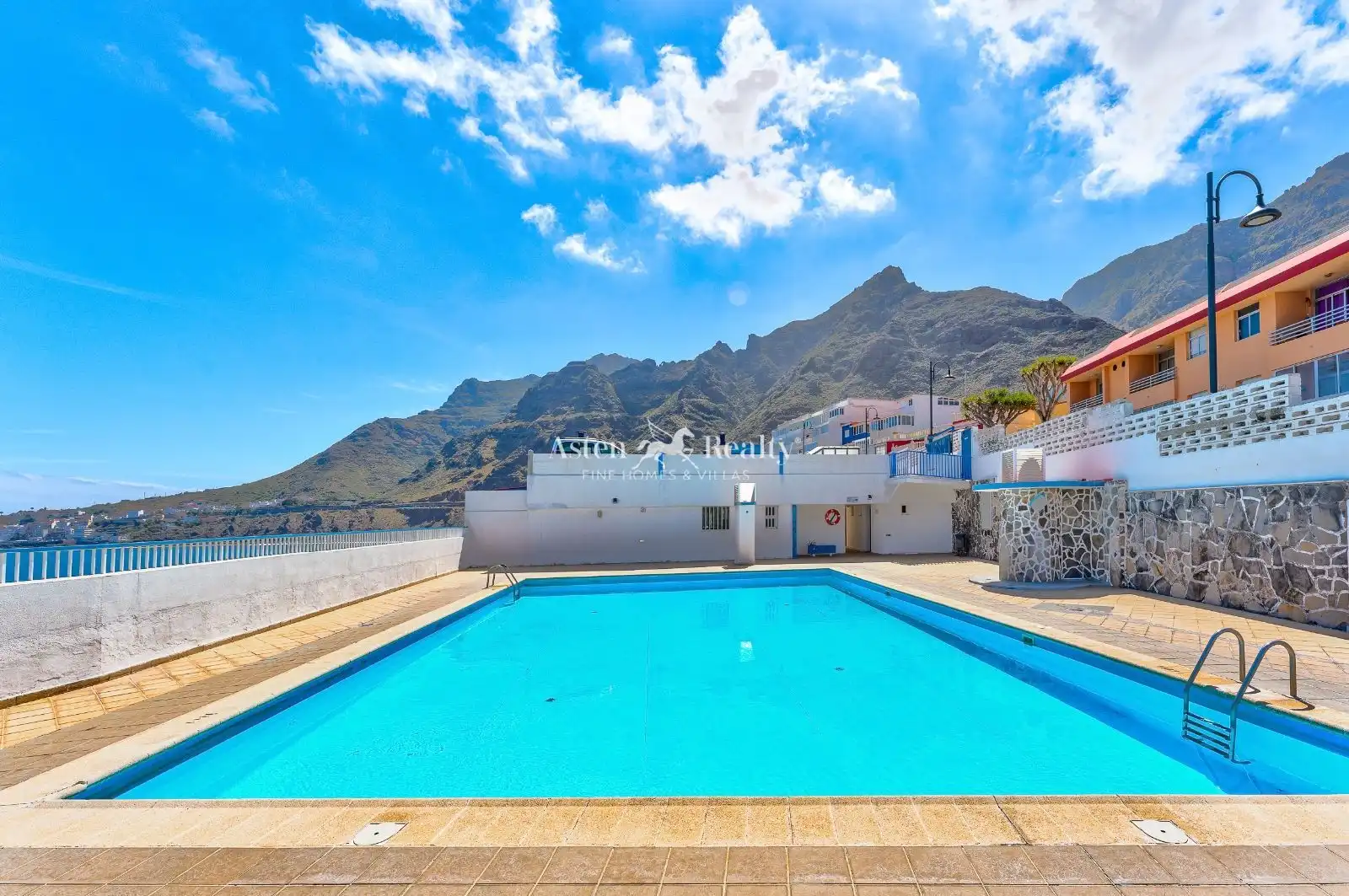 Exterior view of Apartments for sale in San Cristóbal de la Laguna  with Terrace, Swimming Pool and Furnished