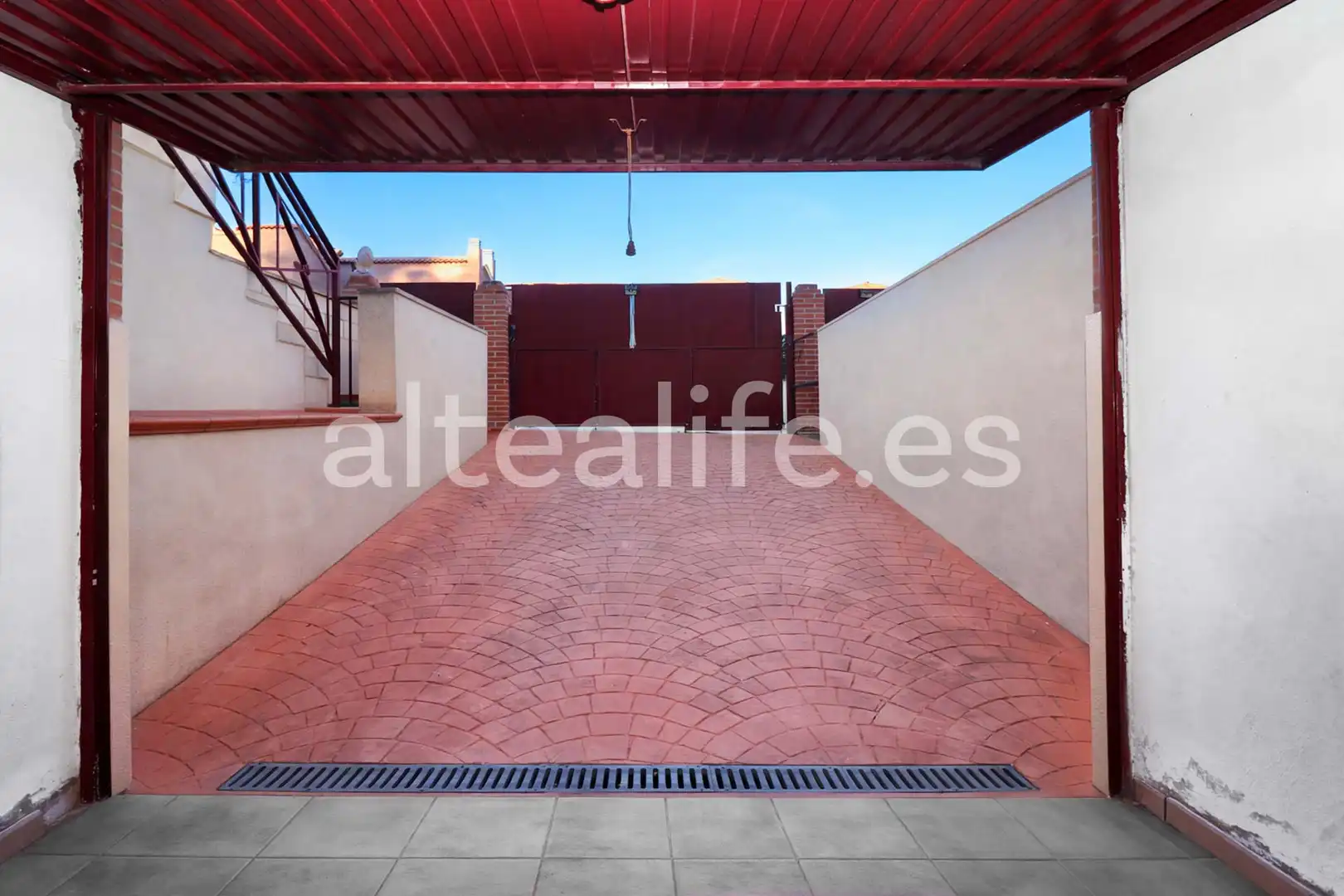 Vista exterior de Casa adosada en venta en La Nucia con Calefacción, Terraza y Piscina comunitaria