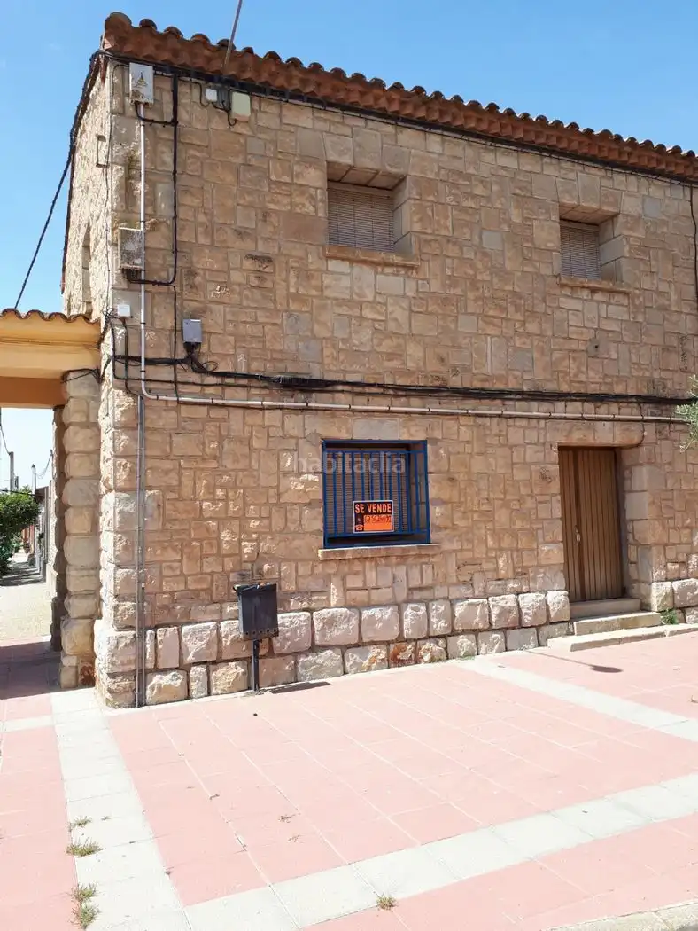 House with garden for sale in Calle Soldevila 2