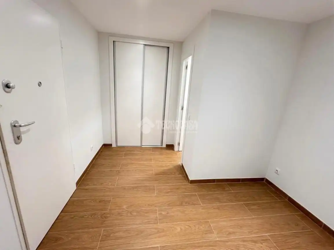 Habitación de Piso en venta en Madrid con Parquet y Balcón