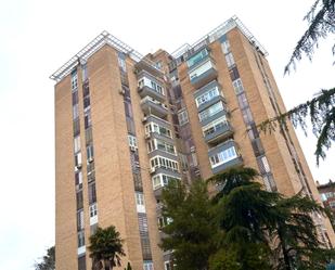 Exterior view of Flat for sale in  Madrid Capital  with Air Conditioner, Private garden and Terrace