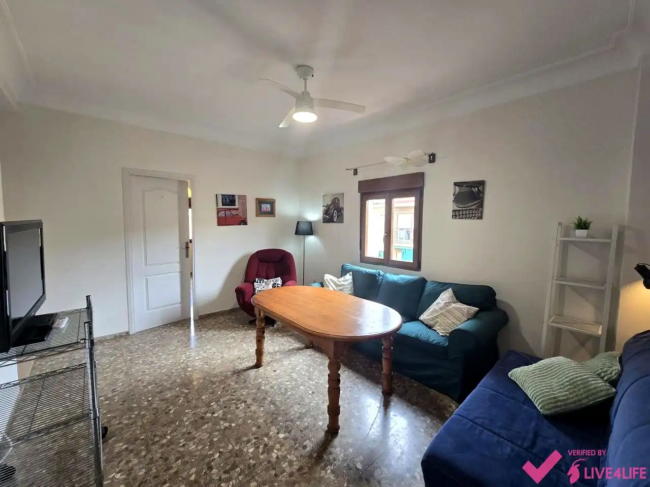Living room of Flat for rent in Sevilla  with Air Conditioner, Terrace and Furnished
