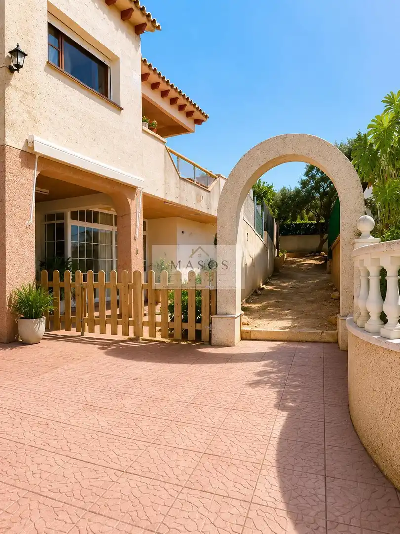 Exterior view of Houses for sale in Cunit  with Heating and Terrace