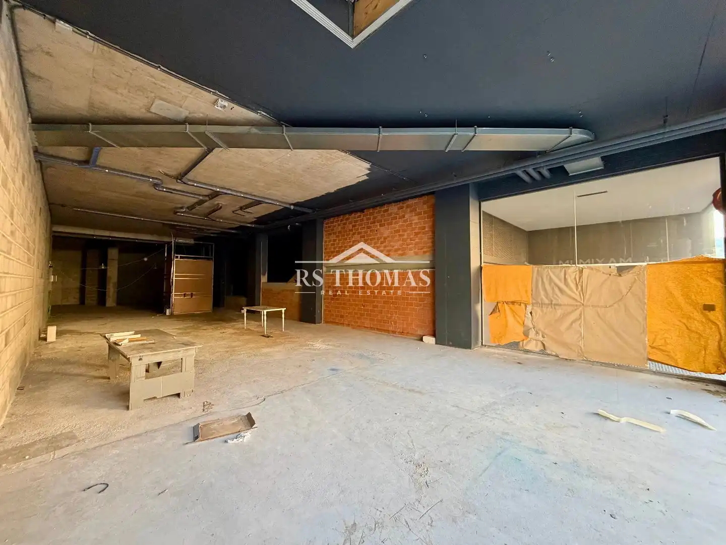 Locale commerciale in affitto a Avinguda Esteve Albert