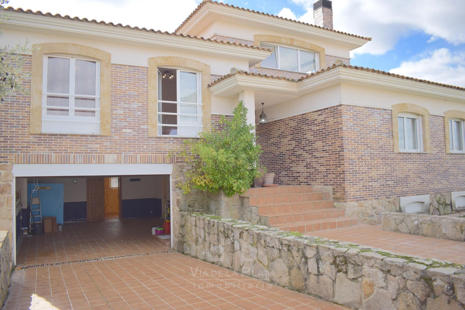 Vista exterior de Casa o chalet de alquiler en Castellanos de Moriscos con Calefacción, Terraza y Trastero