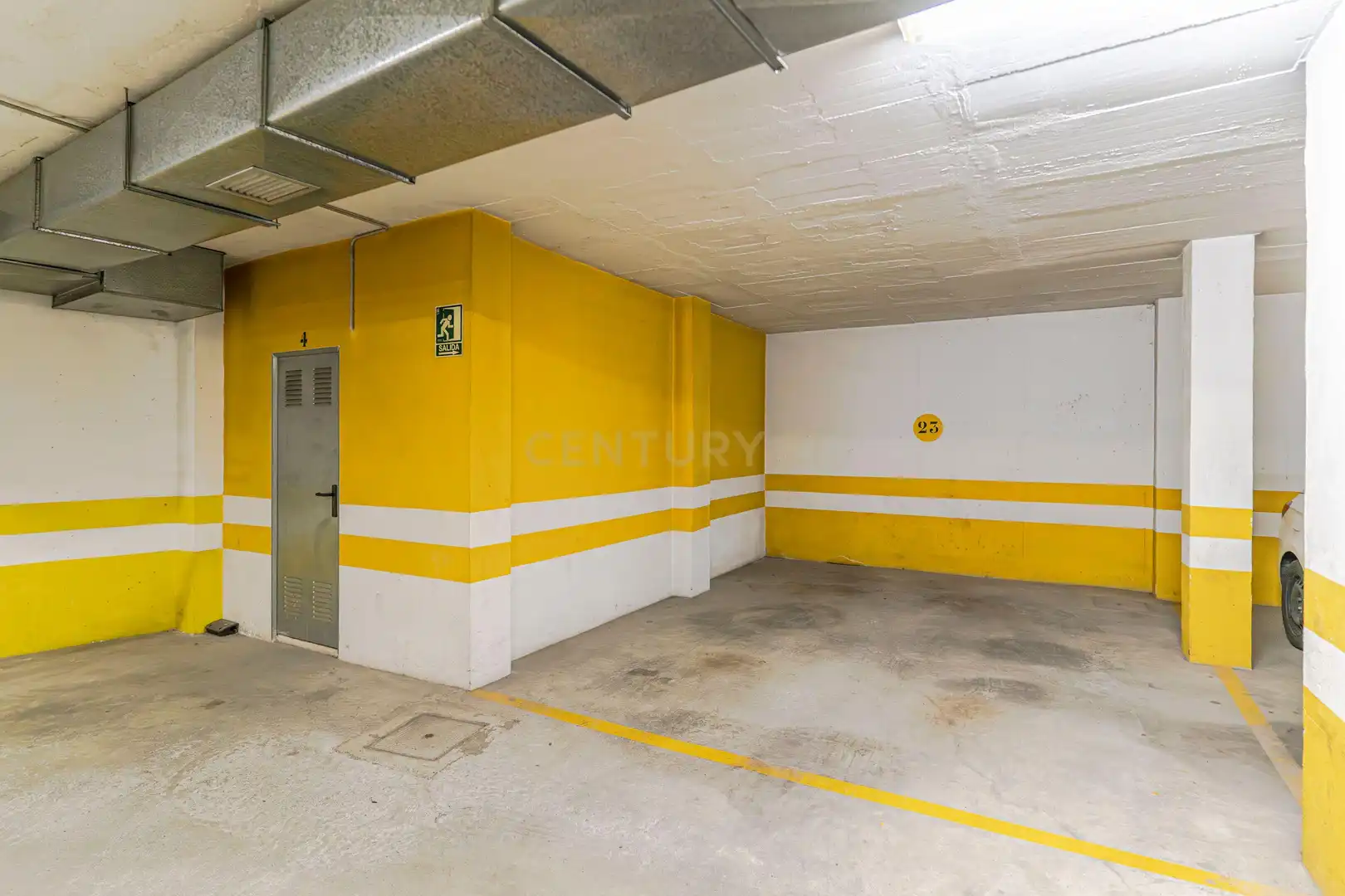 Parking de Apartamento en venta en Vélez de Benaudalla con Aire acondicionado, Trastero y Piscina