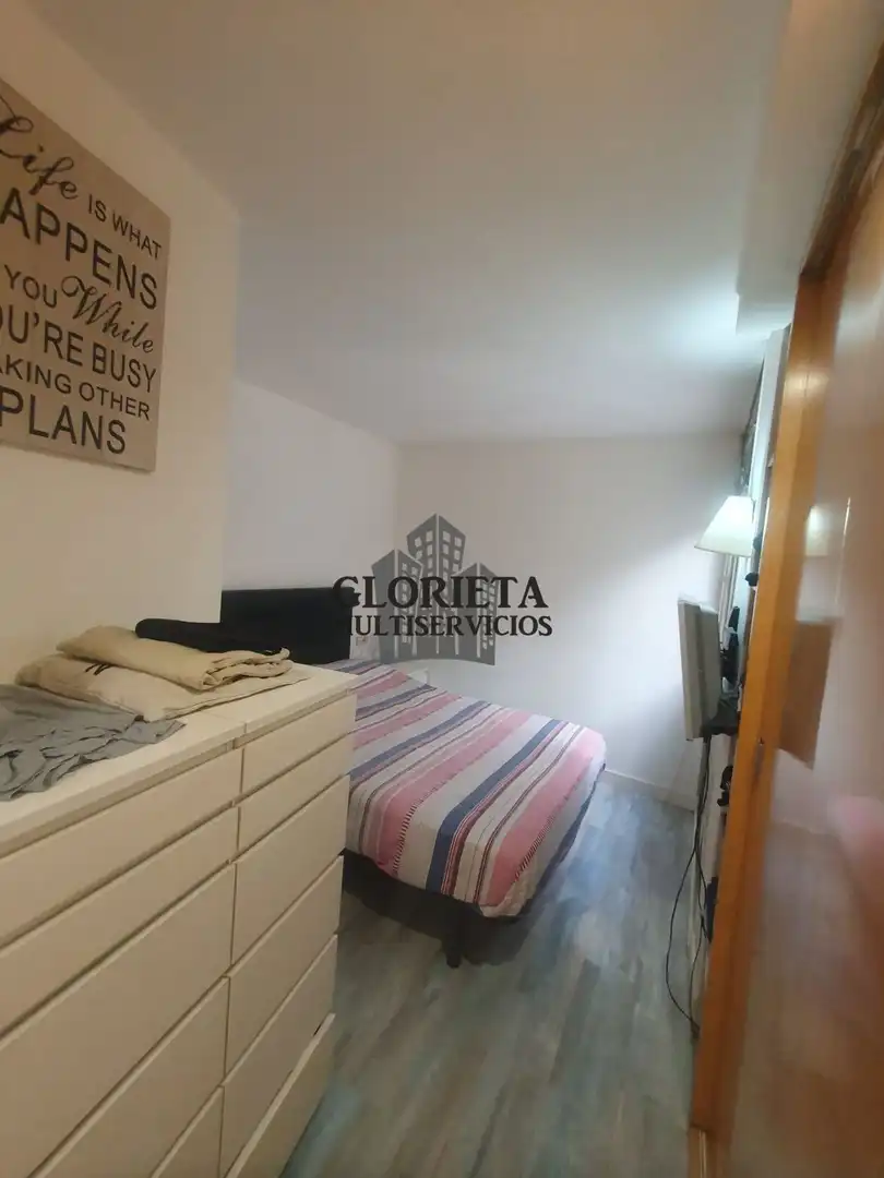 Habitación de Piso en venta en Vigo  con Calefacción, Trastero y Amueblado