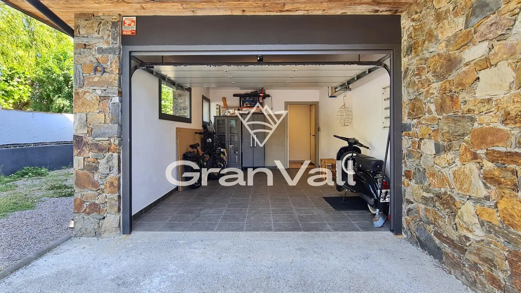 Parkplatz von Haus oder Chalet zum Verkauf in Puigcerdà mit Heizung, Privatgarten und Terrasse