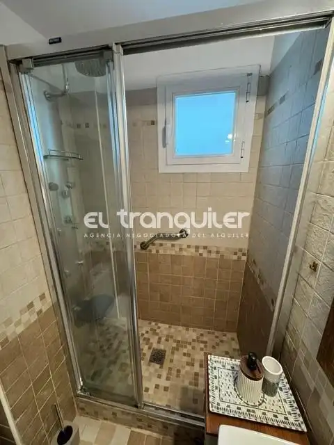 Badezimmer von Wohnung zur Miete in Leganés mit Möbliert und Waschmaschine
