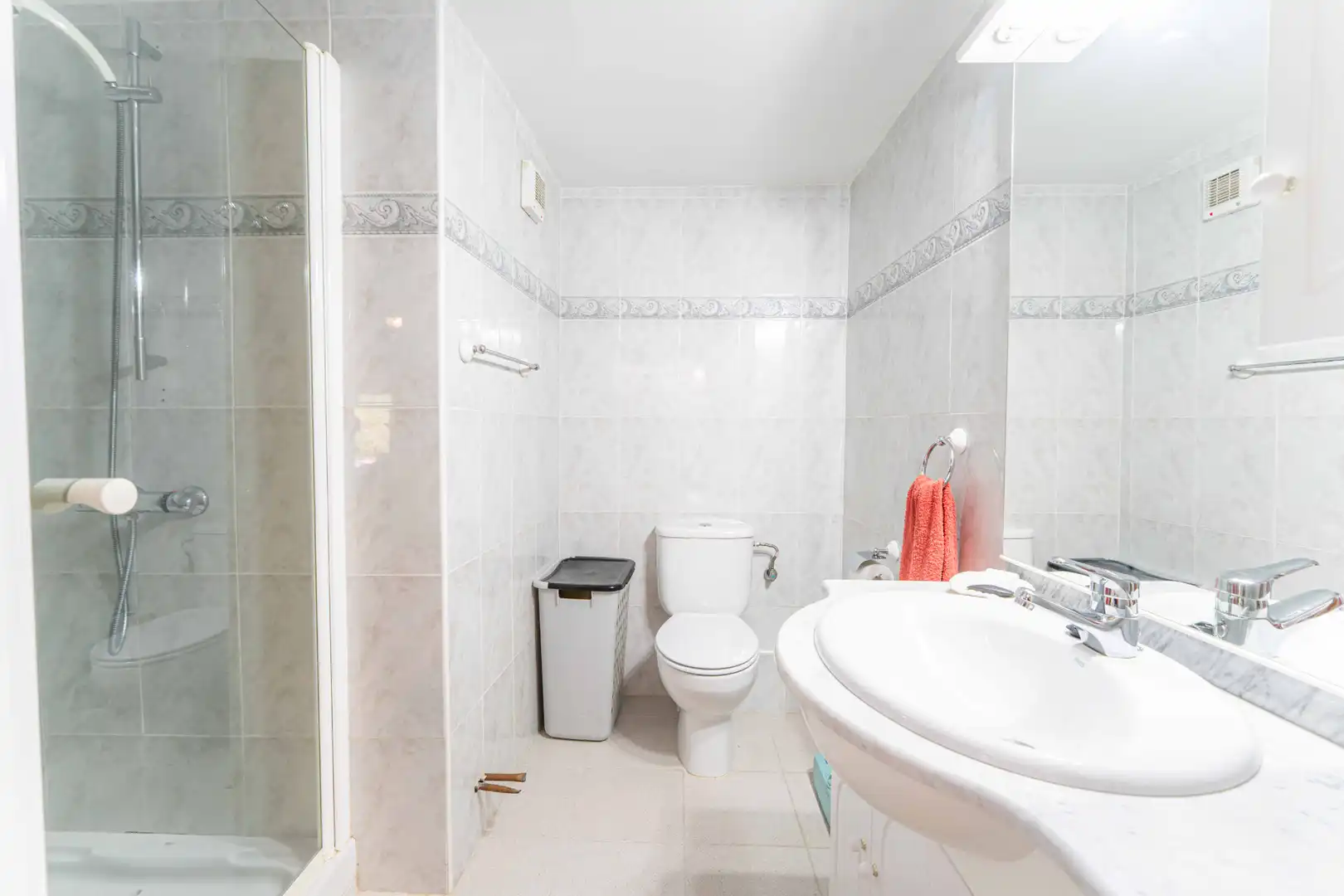 Bathroom of Houses for sale in Guadarrama  with Air Conditioner, Heating and Private garden
