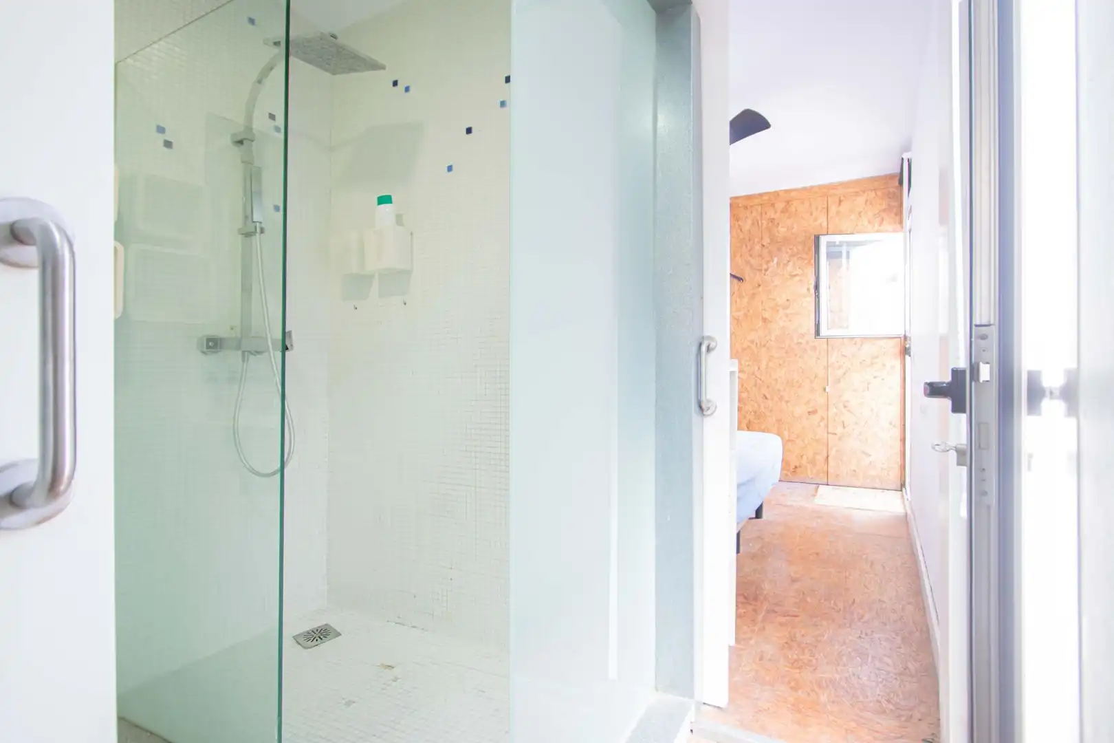 Bathroom of Flat for sale in Sevilla  with Air Conditioner, Terrace and Furnished