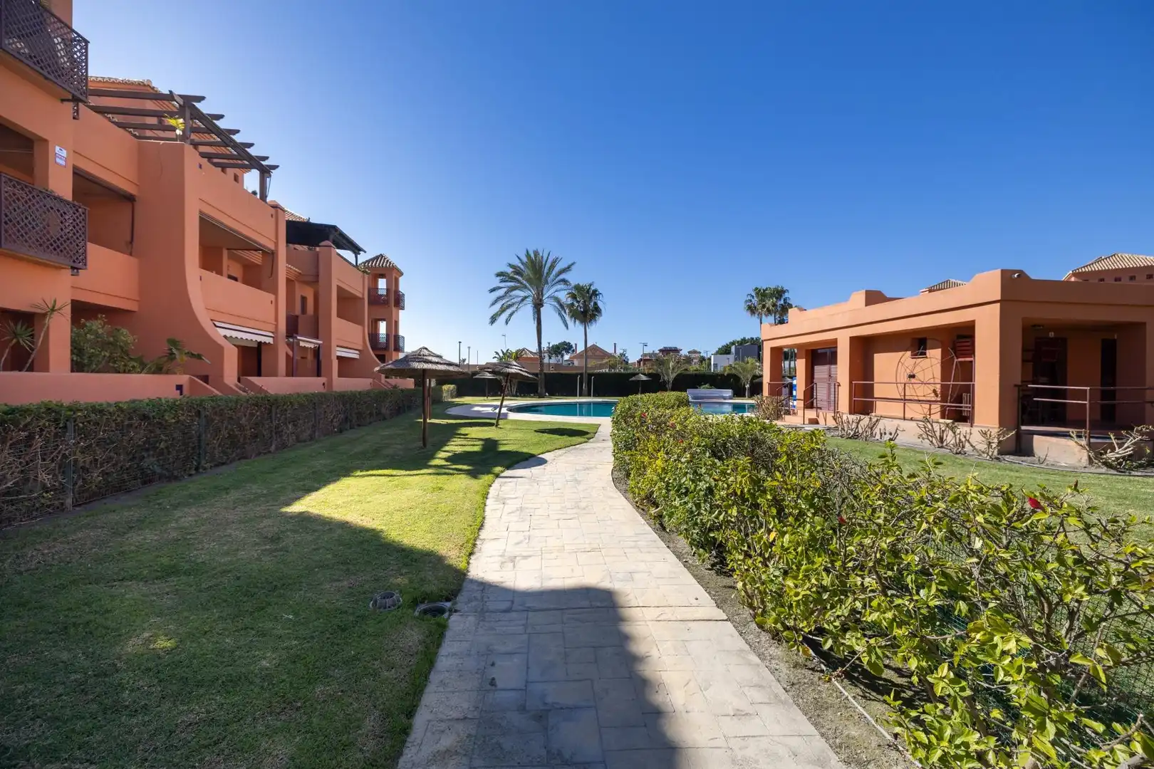 Garten von Dachboden zum Verkauf in Motril mit Klimaanlage, Terrasse und Abstellraum