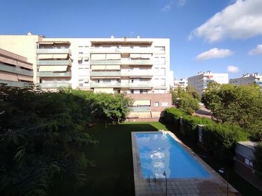 Pis amb piscina en venda a Ronda de l'Ebre