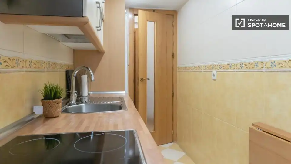 Cuina de Pis per a compartir en Madrid amb Aire condicionat, Calefacció i Terrassa