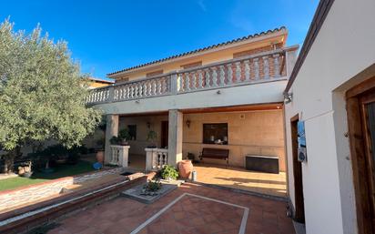 Vista exterior de Casa o xalet en venda en Montoliu de Lleida amb Aire condicionat, Jardí privat i Terrassa