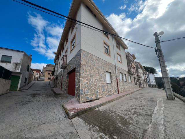 Piso en Venta en Calle Carretera de Toledo en San Bartolomé de Pinares