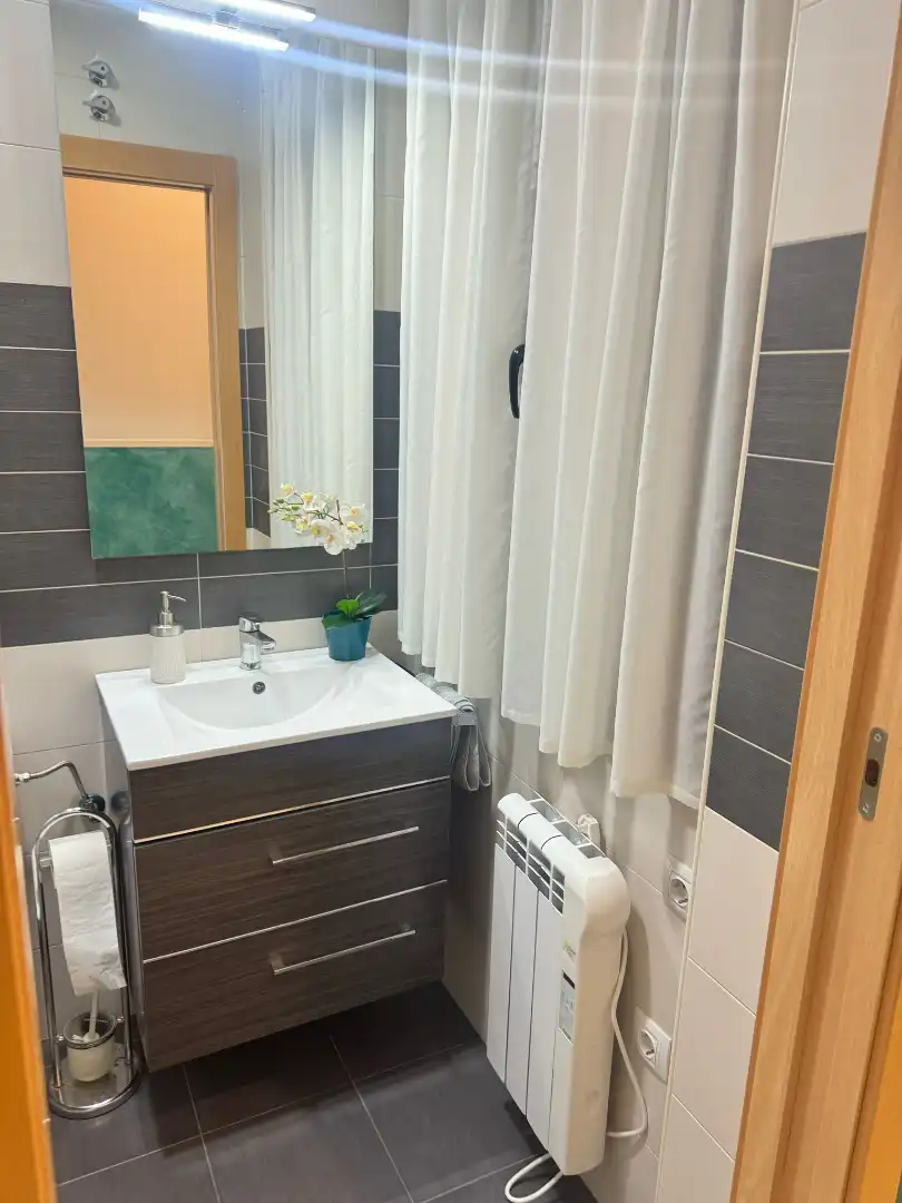 Bathroom of Flat for sale in La Gineta  with Air Conditioner, Heating and Terrace