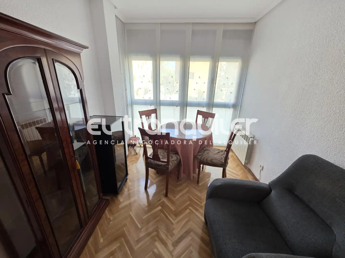Sala d'estar de Pis de lloguer en Madrid amb Aire condicionat, Parquet i Piscina