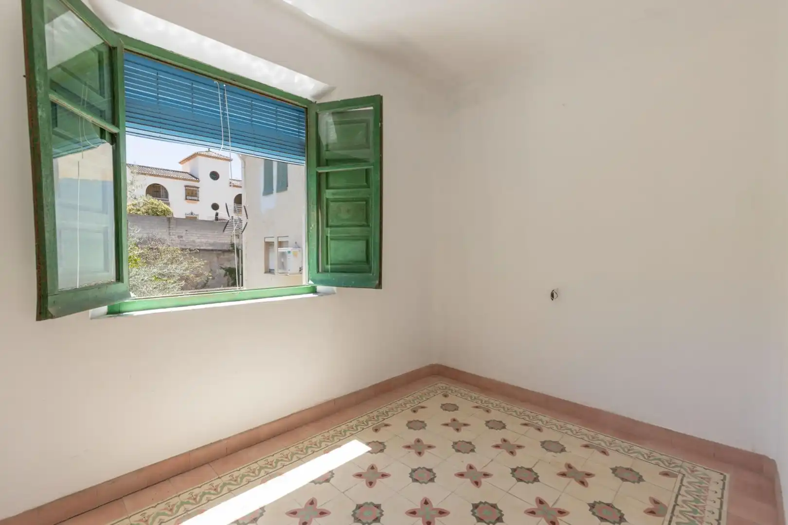 Habitación de Residencial en venta en Granada
