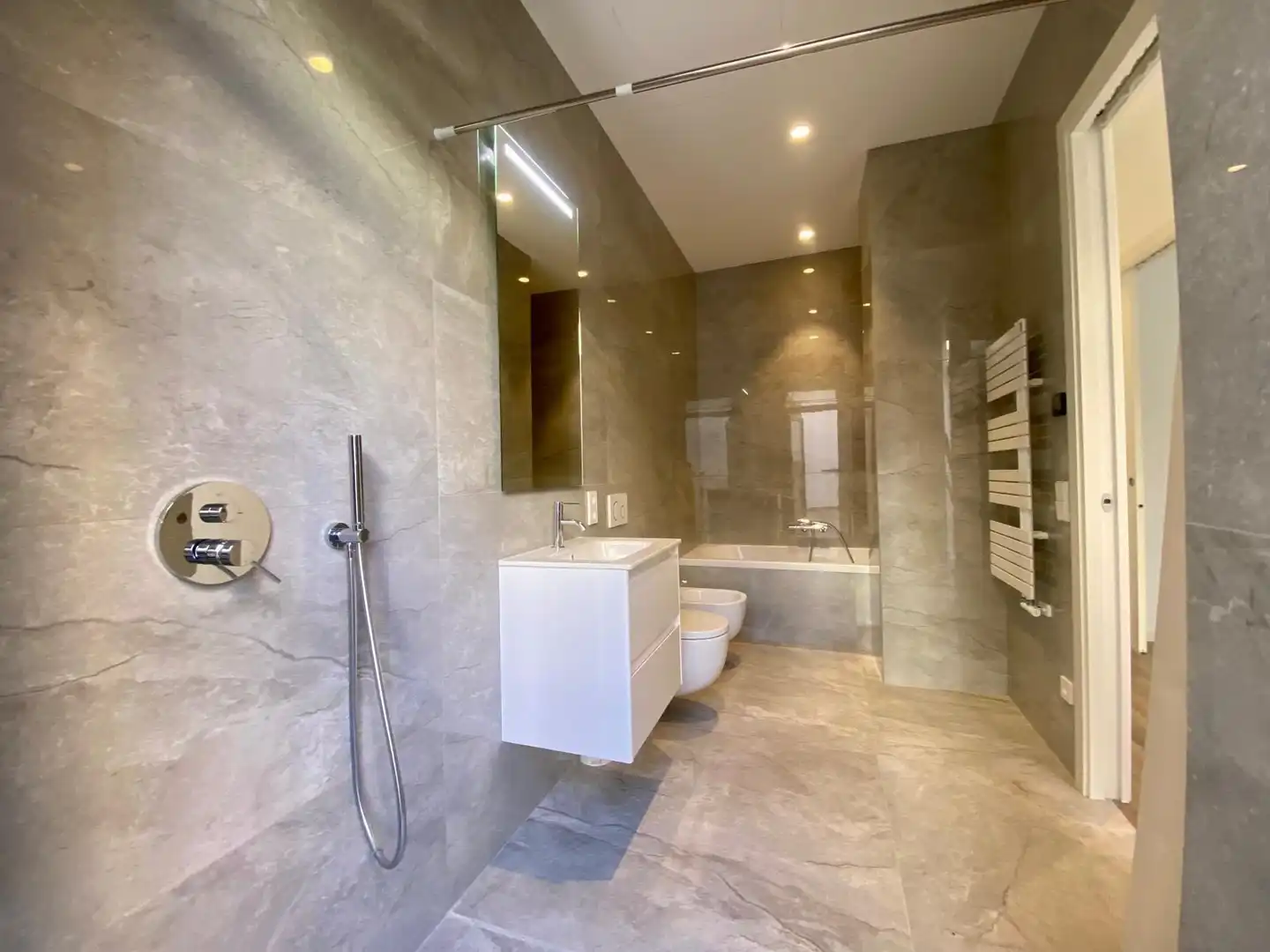 Badezimmer von Erdgeschoss zum Verkauf in Valencia mit Klimaanlage, Heizung und Terrasse