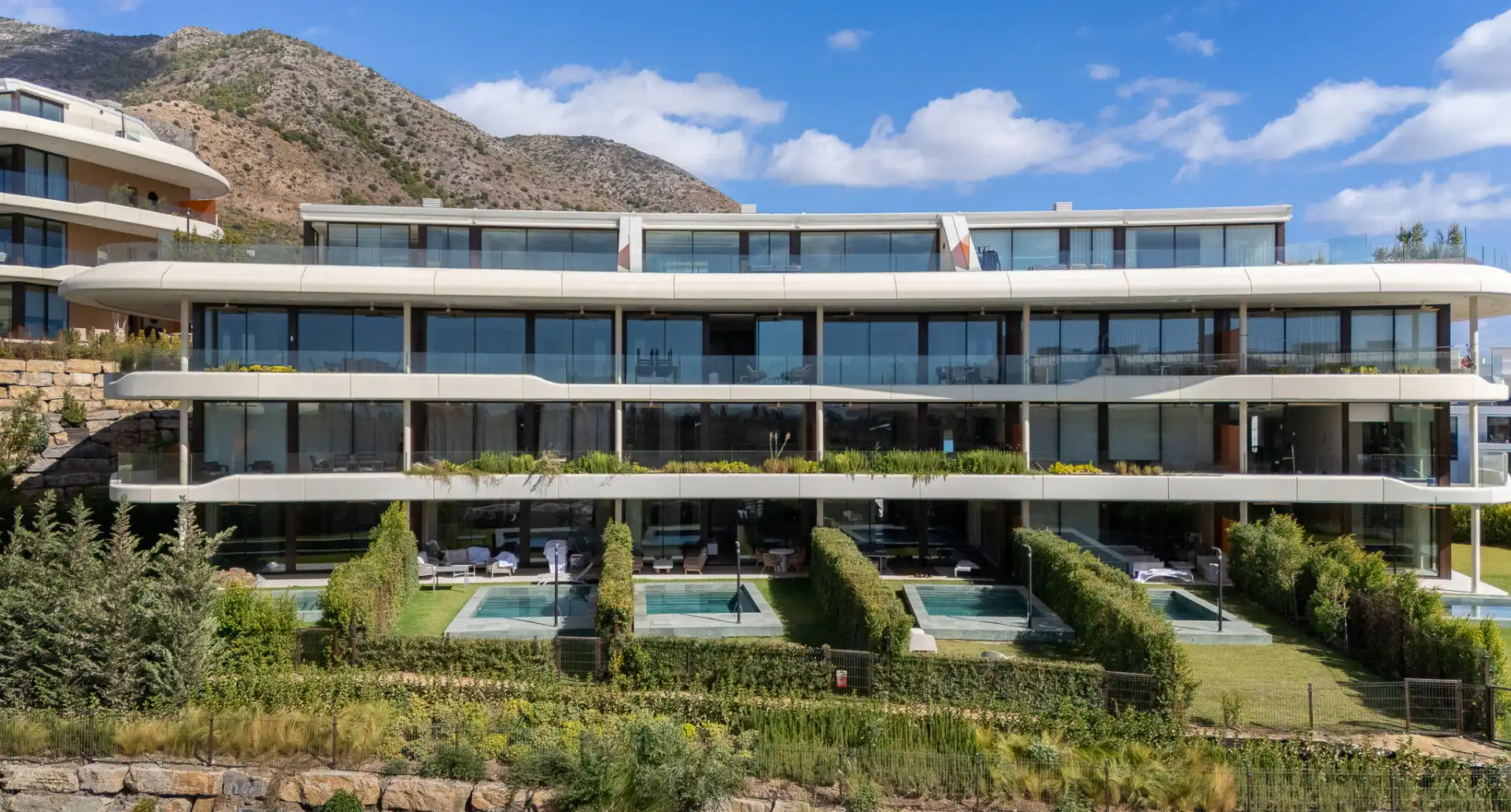 Vista exterior de Planta baixa en venda en Fuengirola amb Aire condicionat, Jardí privat i Terrassa