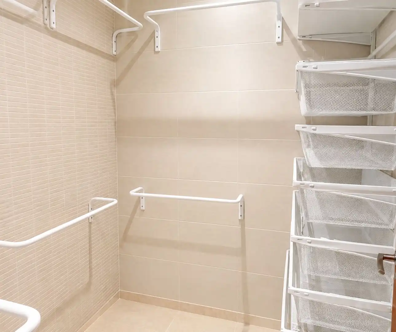 Bany de Pis en venda en Montesquiu amb Aire condicionat, Calefacció i Terrassa