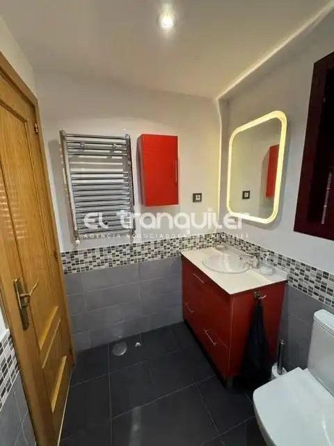Baño de Piso de alquiler en Parla con Aire acondicionado, Piscina y Amueblado