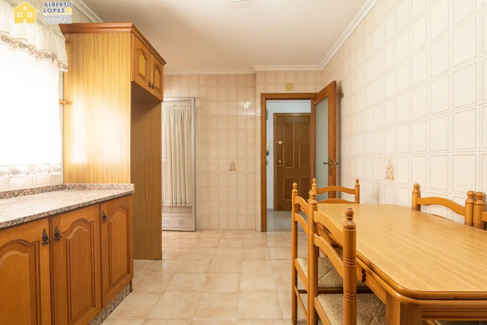 Cuina de Apartament en venda en Elche / Elx amb Terrassa i Balcó