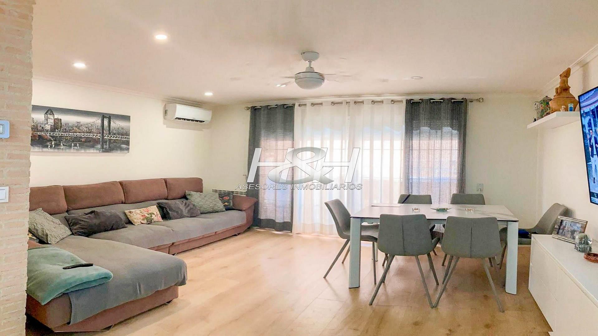 Living room of Flat for sale in Aldaia  with Air Conditioner and Balcony