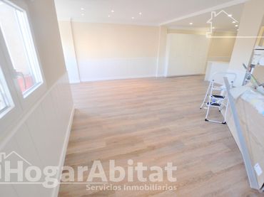 Piso con balcón en venta en Calle de San Vicente Mártir