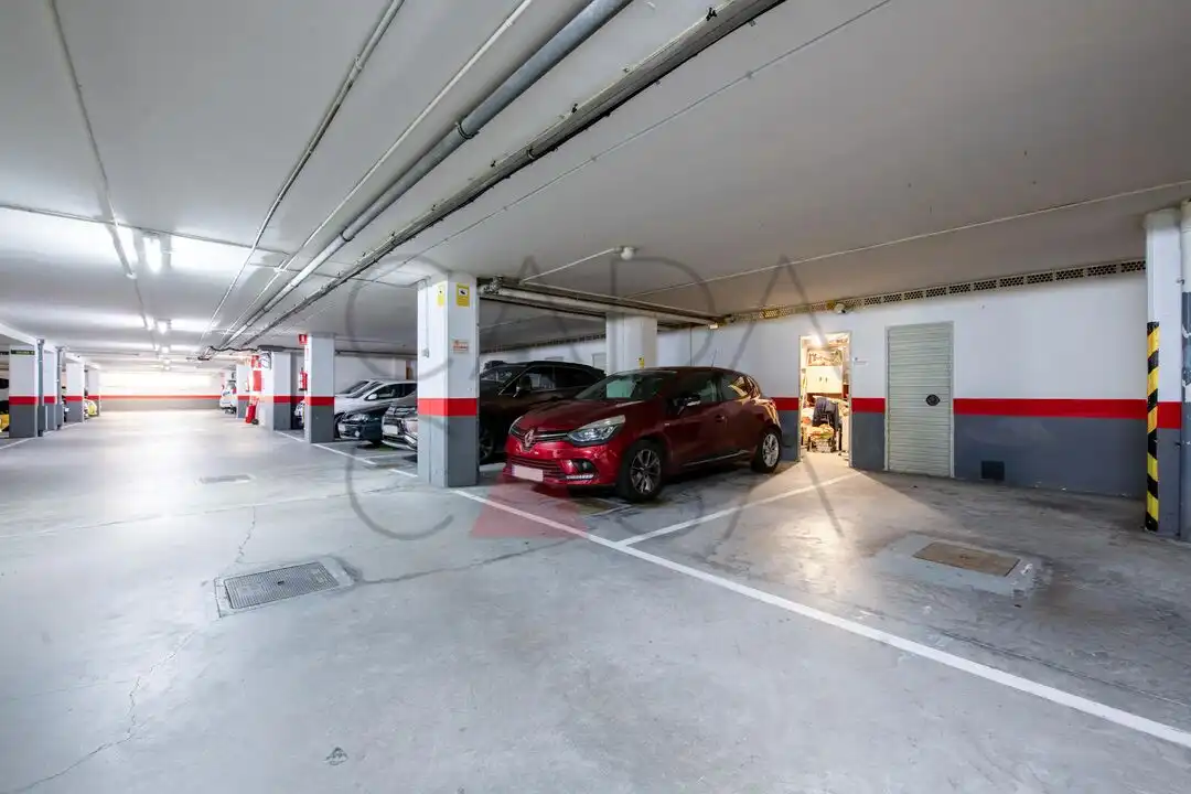 Aparcament de Pis en venda en Santander amb Calefacció, Jardí privat i Terrassa