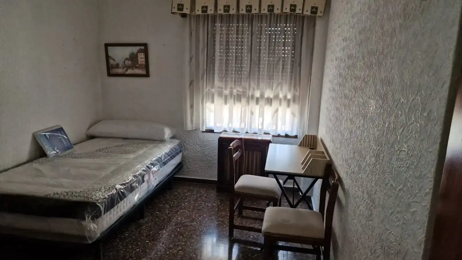 Dormitori de Pis de lloguer en Albacete amb Jardí privat, Moblat i Balcó