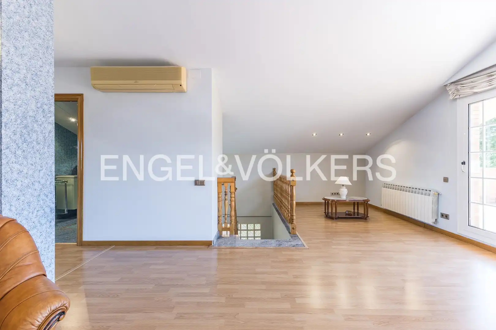 Sala de estar de Casa o chalet en venta en Molins de Rei con Aire acondicionado, Calefacción y Jardín privado