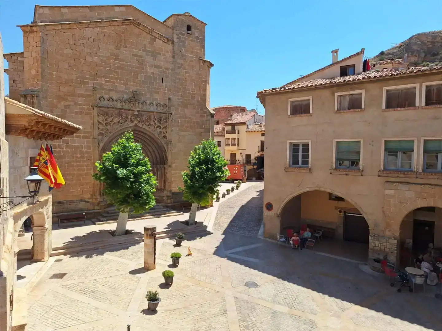 Vista exterior de Pis en venda en Molinos amb Moblat i Balcó