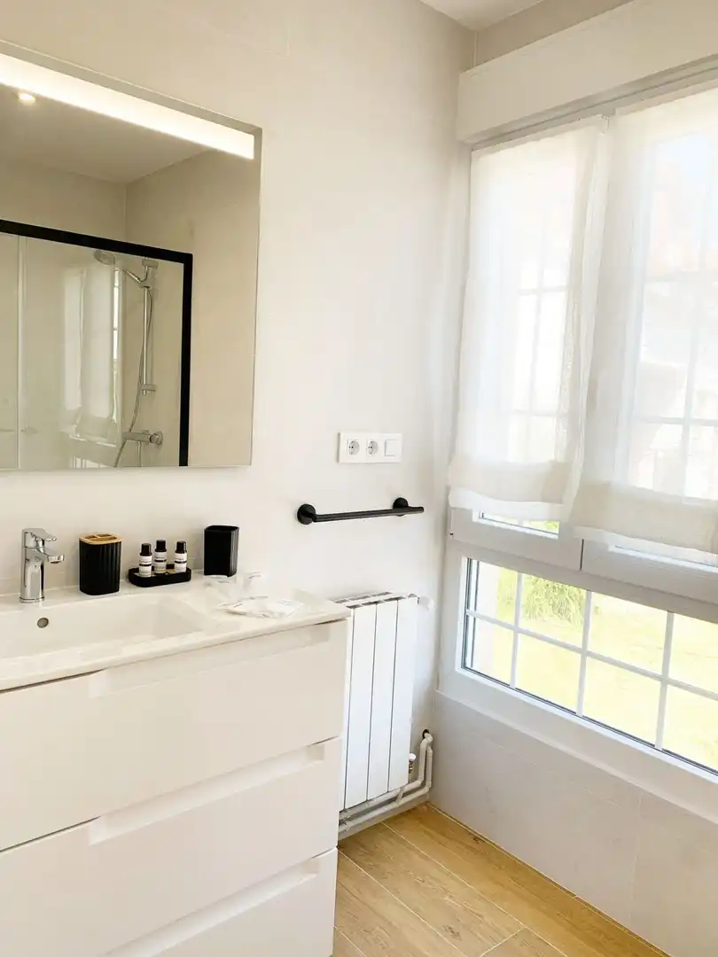 Baño de Piso de alquiler en Comillas (Cantabria) con Calefacción, Terraza y Amueblado