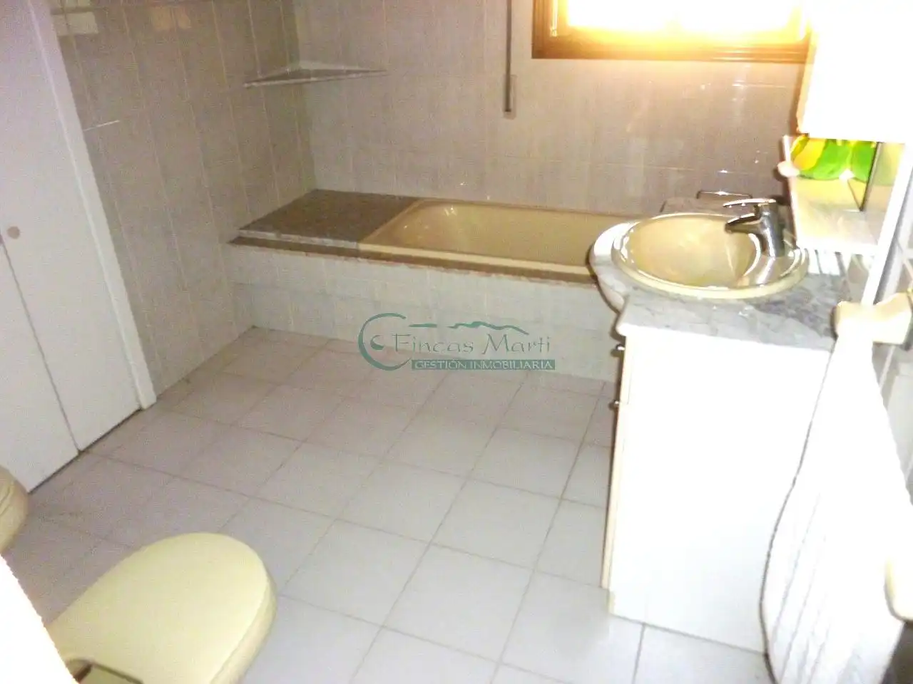 Bathroom of Houses for sale in Vigo   with Heating, Private garden and Parquet flooring