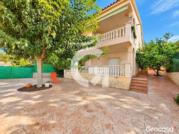 Casa amb balcó en venda a CL JOSEP PUIG I CADAFALCH