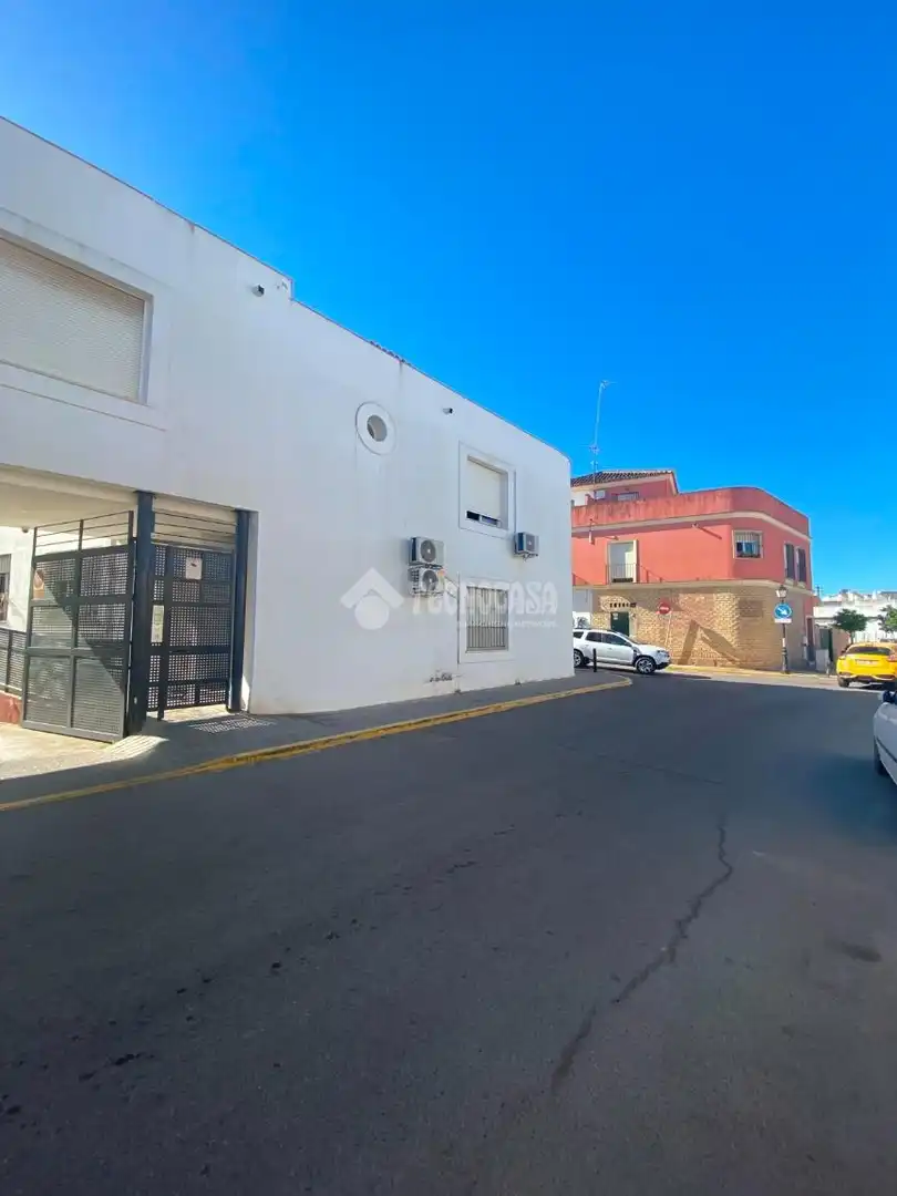 Vista exterior de Garaje en venta en Sanlúcar la Mayor