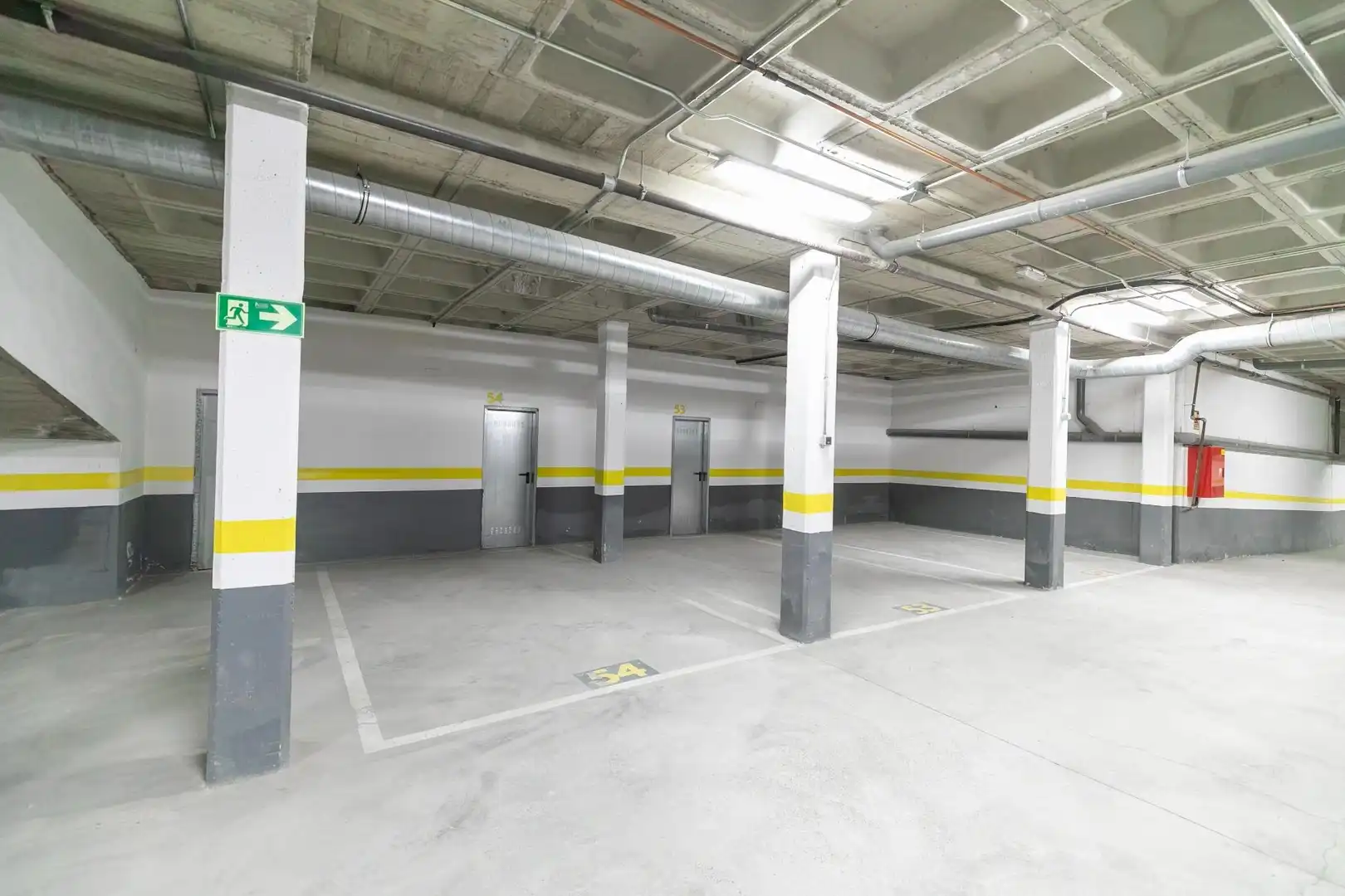 Parking de Piso en venta en Sabiñánigo con Calefacción, Jardín privado y Terraza