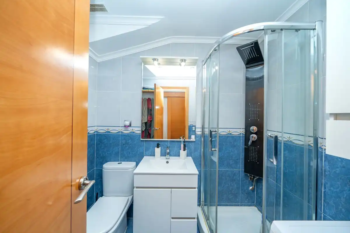 Bathroom of Flat for sale in Dénia  with Air Conditioner, Heating and Private garden