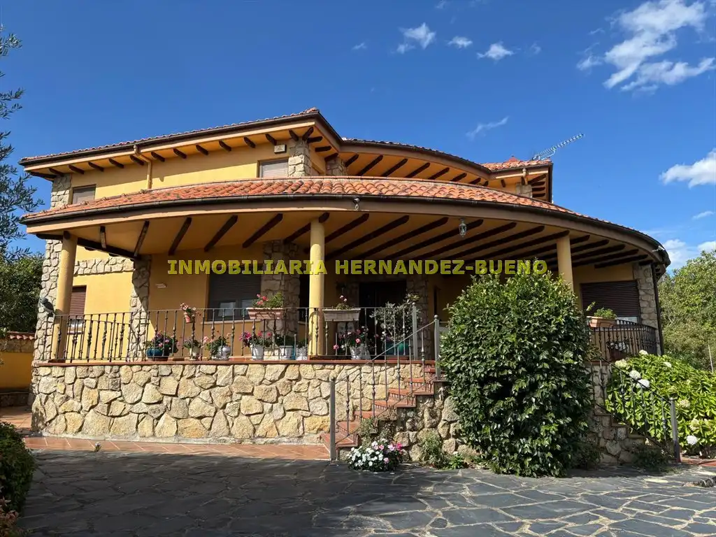 Vista exterior de Casa o xalet en venda en Sequeros amb Calefacció, Jardí privat i Terrassa