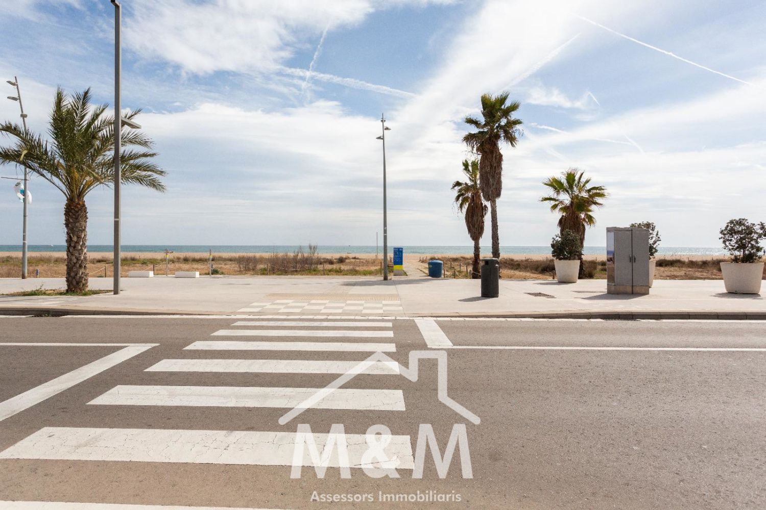 Vista exterior de Pis en venda en Castelldefels amb Terrassa