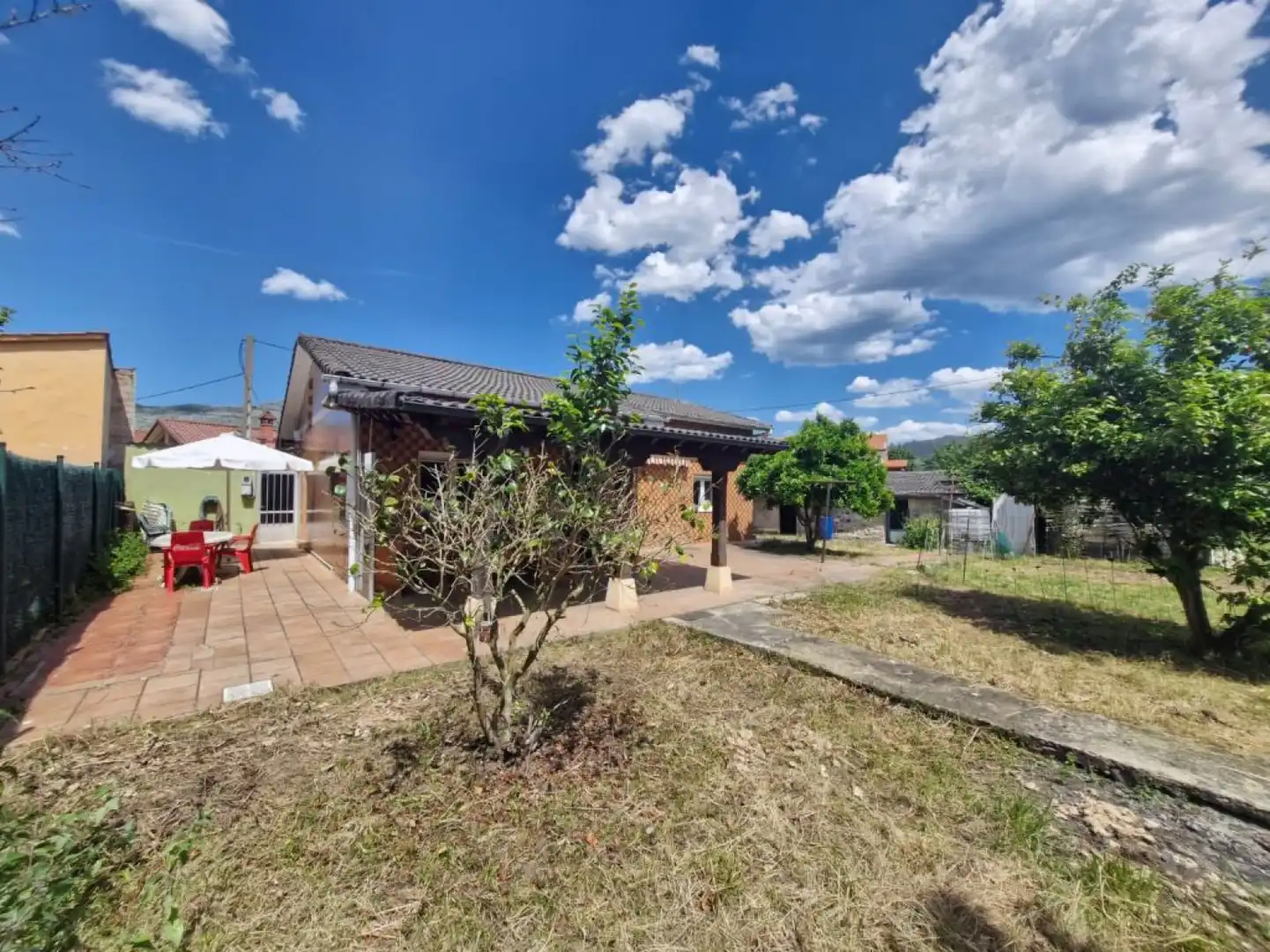 Jardí de Casa o xalet en venda en Los Corrales de Buelna  amb Calefacció, Jardí privat i Terrassa
