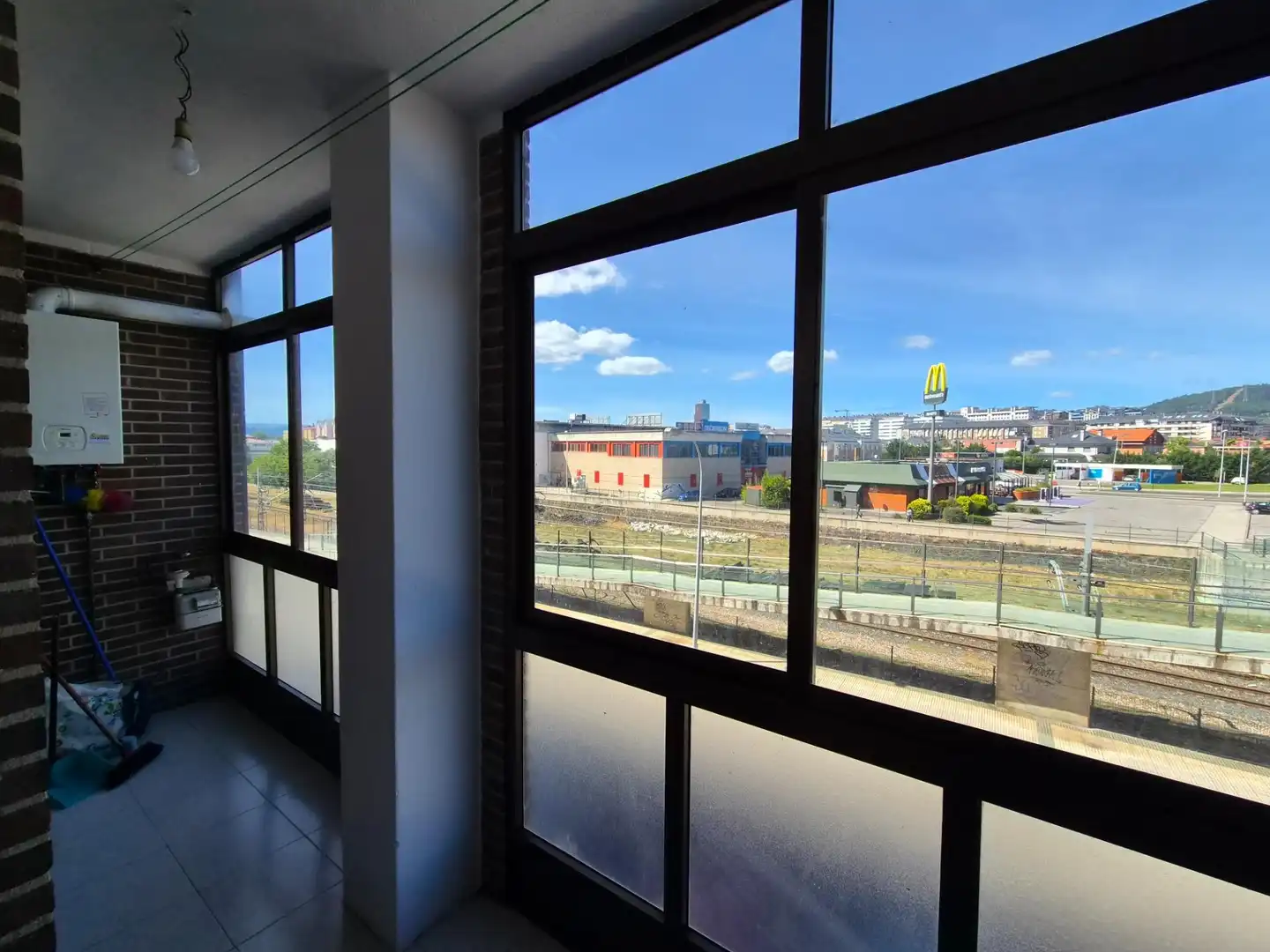 Außenansicht von Wohnungen zur Miete in Ponferrada mit Terrasse und Möbliert