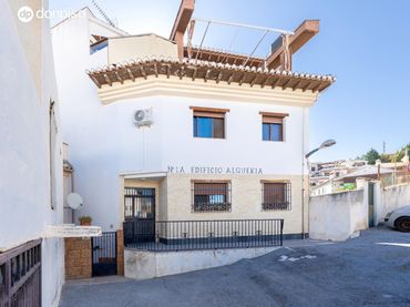 Attique avec ascenseur à vendre à Calle HIGUERAS 16