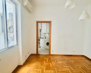 Bedroom of Flat for sale in  Madrid Capital  with Air Conditioner