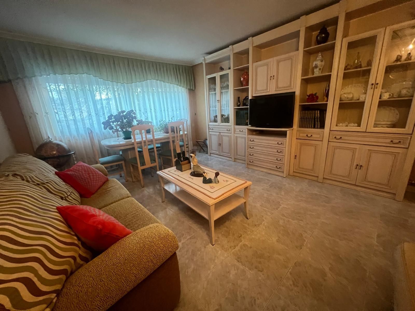 Sala d'estar de Pis en venda en Alcalá de Henares amb Calefacció i Moblat