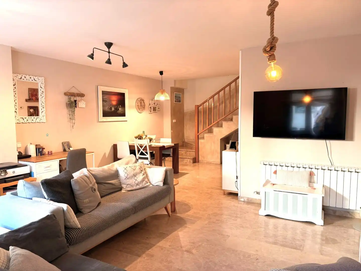 Sala de estar de Dúplex en venta en Sant Boi de Llobregat con Aire acondicionado, Calefacción y Terraza