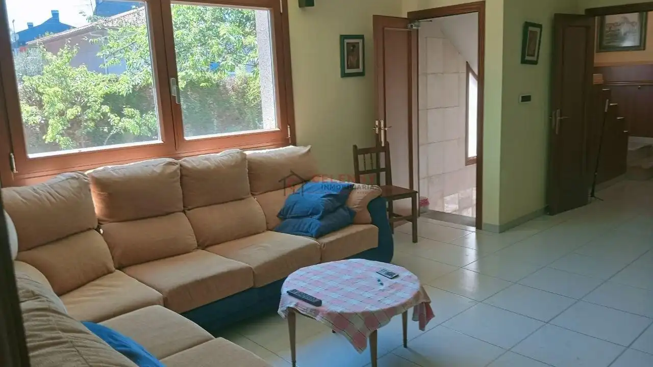 Sala de estar de Casa o chalet en venta en San Cibrao das Viñas con Calefacción, Jardín privado y Terraza